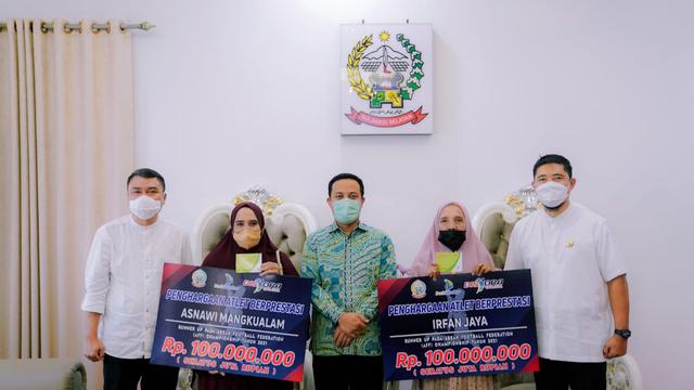 Gubernur Sulawesi Selatan, Andi Sudirman Sulaiman, Asnawi Mangkualam, Irfan Jaya, Timnas Indonesia