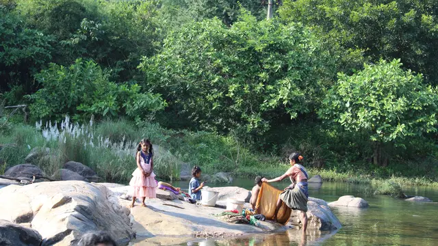 Mencuci Baju - Vania