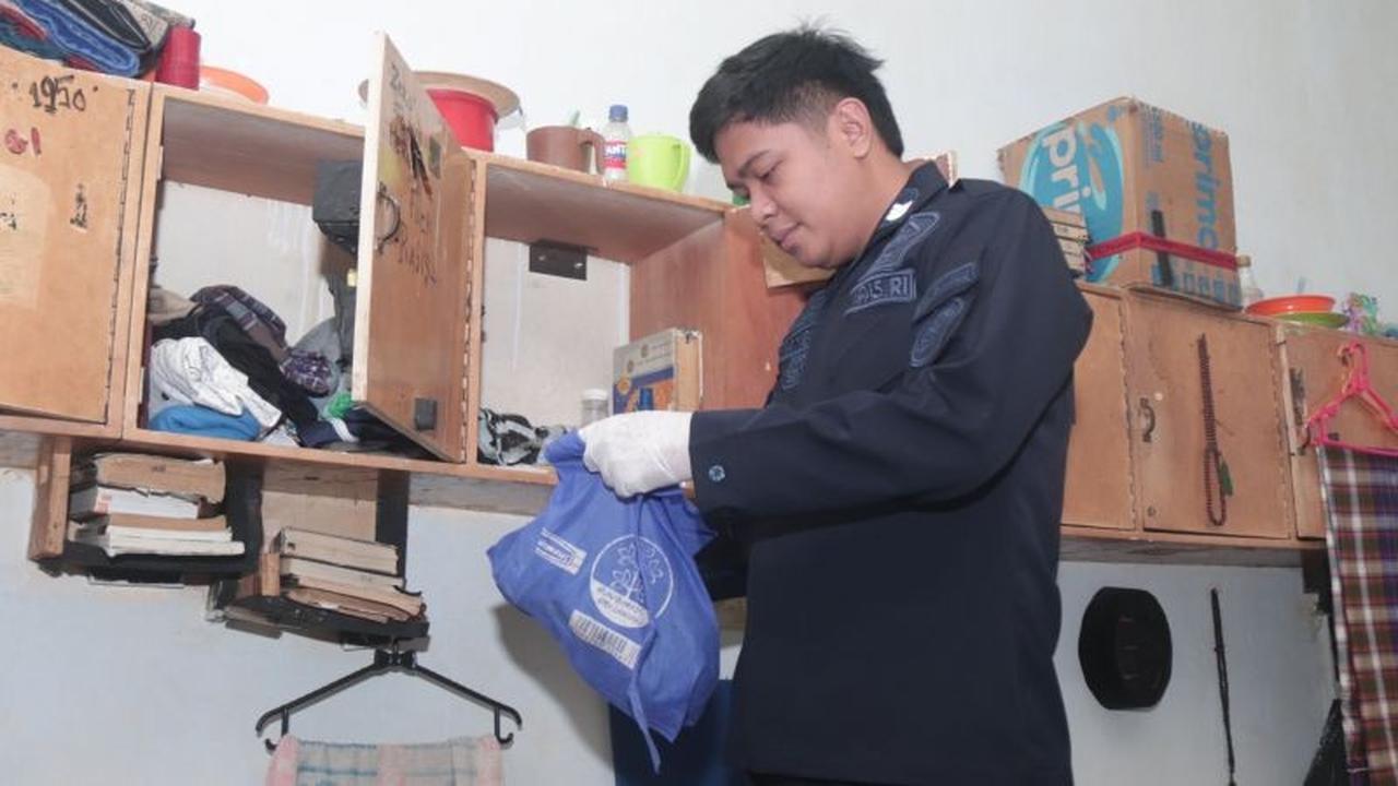 Razia Lapas Kediri: Petugas Gabungan Temukan Senjata Tajam Rakitan di Hunian Warga Binaan