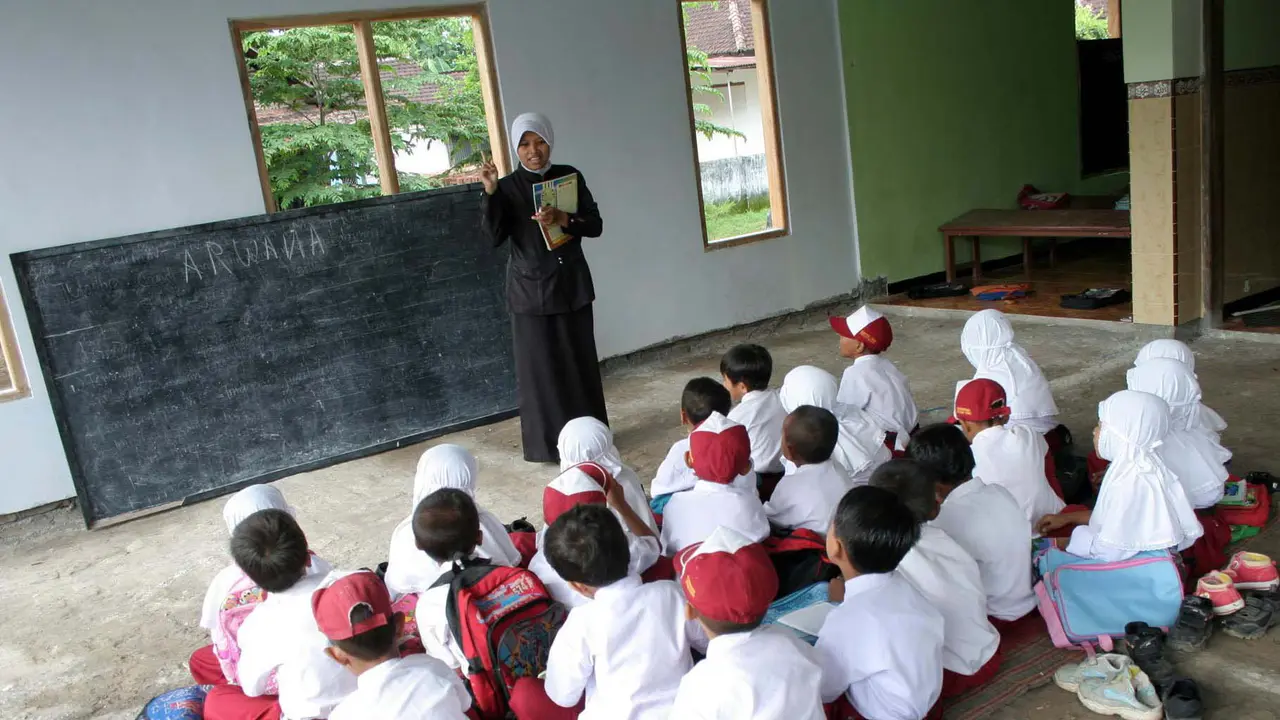 Hal yang terpenting dari sekolah, adalah pendidikan yang diperoleh