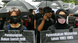 Aksi Kamisan yang bertema "Orang silih berganti, aksi Kamisan tetap berdiri" itu genap berlangsung selama 17 tahun. (Liputan6.com/Herman Zakharia)