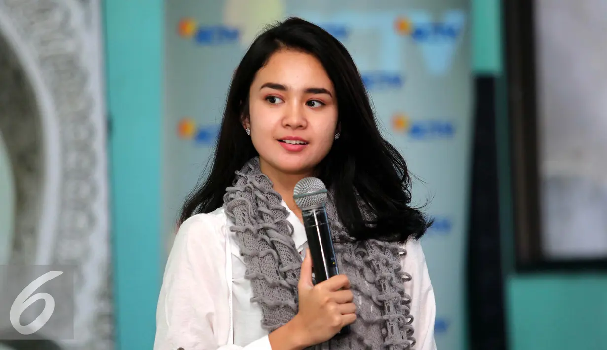 Aktris Michelle Ziudith saat menghadiri buka puasa bersama SCTV dan anak yatim di kawasan Pasar Minggu, Jakarta, Kamis (16/6/2016). (Liputan6.com/Herman Zakharia)