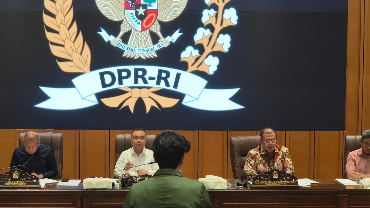 VIDEO: Lantang Mahasiswa Trisakti Depan Dasco Keras Tuntut Presiden Prabowo & Minta Tunjangan DPR Batal