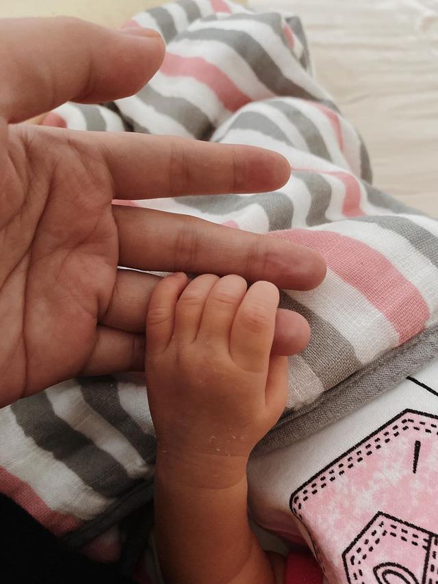 Berusia 40 Hari, Ini 5 Momen Kenangan Manis Glenn Fredly bersama Baby Gewa