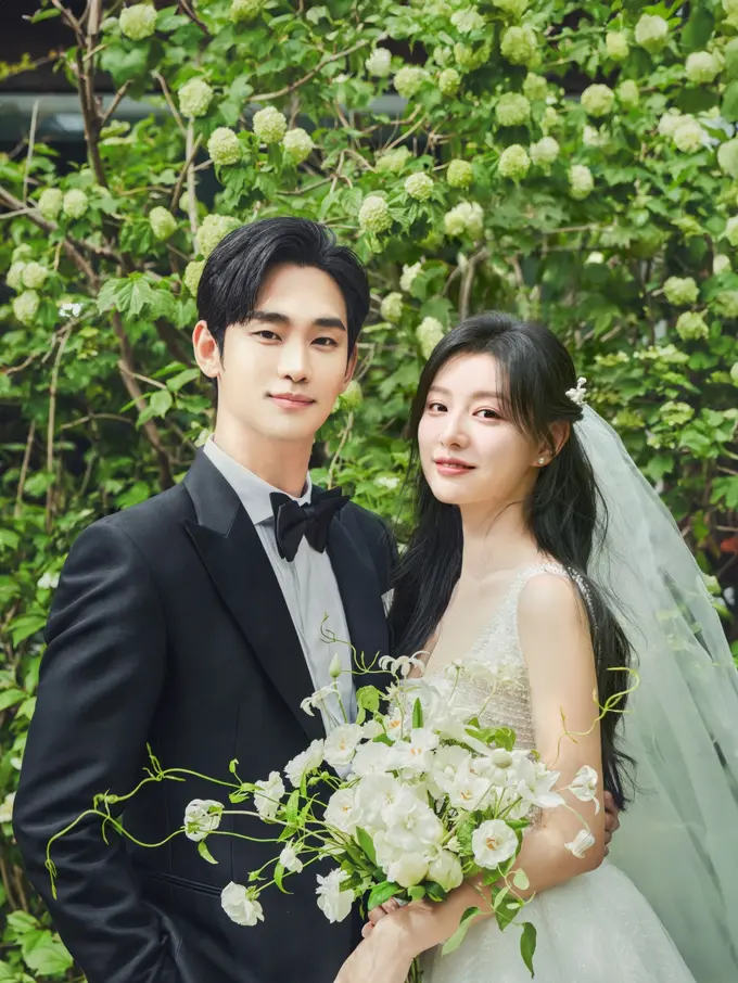 Kim Soo Hyun dan Kim Ji Won dalam serial Queen of Tears. [Foto: Netflix]