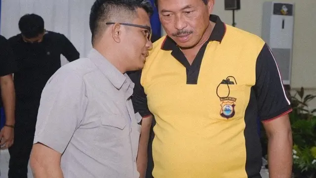 Sekretaris Keluarga Besar Putra-Putri (KBPP) Polri Sulawesi Selatan, Zakir Sabara bersama Kapolda Sulsel Irjen Pol Nana Sudjana (Liputan6.com/Istimewa)