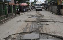 FOTO: Kondisi Jalan Menuju Pagar Laut Tangerang Rusak Parah, Banyak Lubang Menganga Akibat Dilewati Truk-Truk Berat