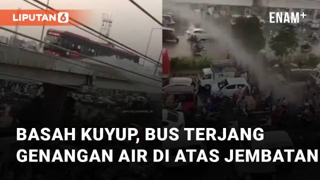 Aksi ugal-ugalan ditunjukkan oleh sebuah bus saat menerjang genangan air ketika melintasi jembatan