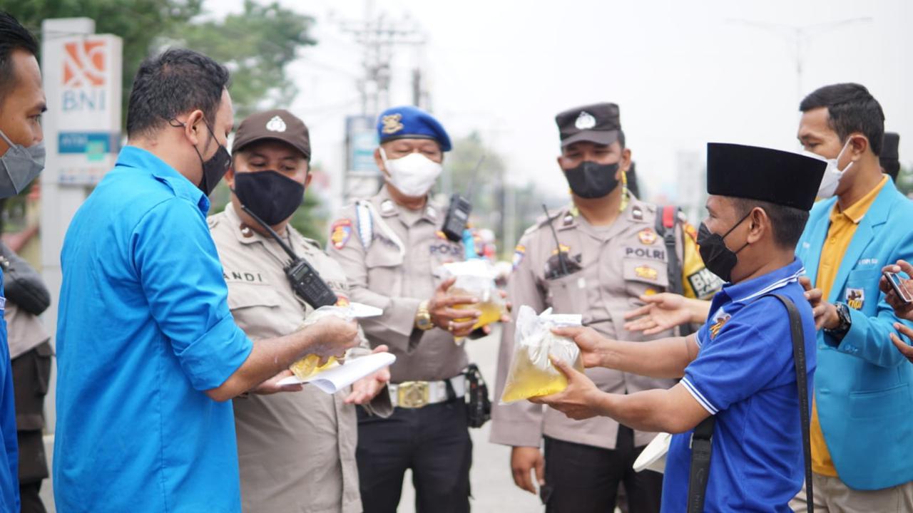 Bagi-bagi minyak goreng
