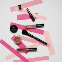 Savvy Minerals dari Young Living memperkenalkan produk makeup dengan standar Clean Beauty yang baru. Sumber foto: Instagram/Savvy Minerals.