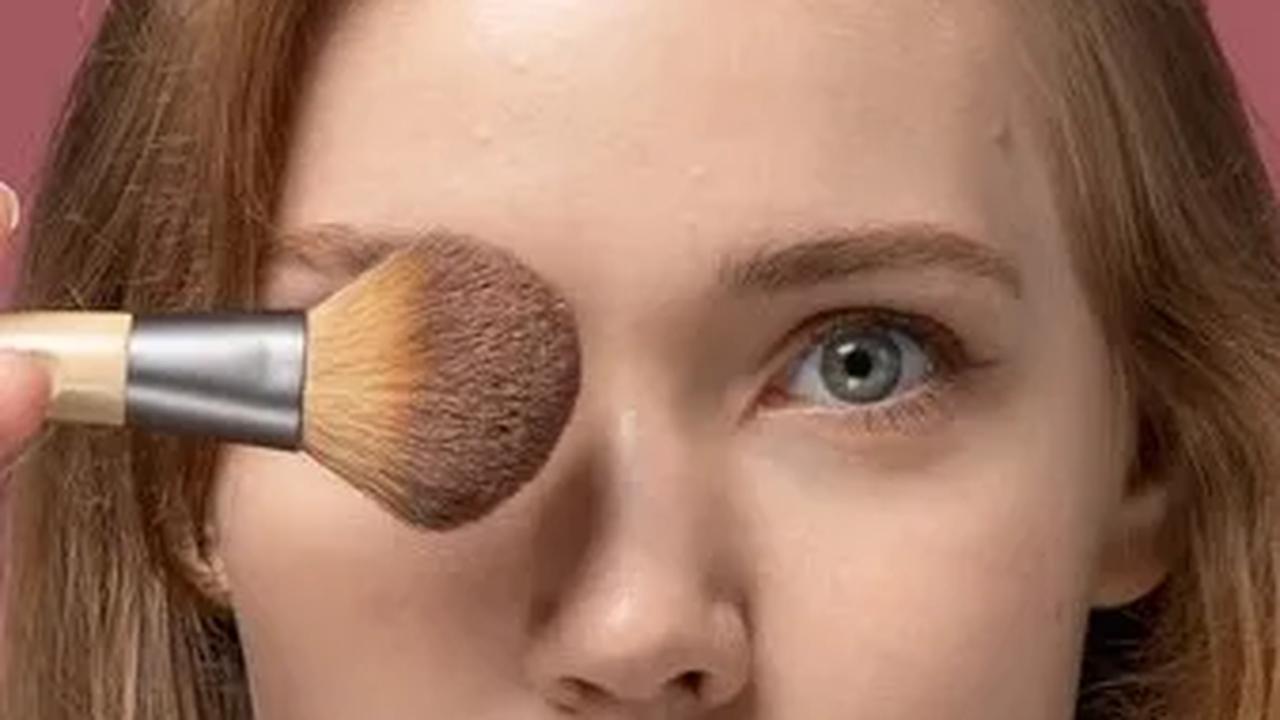 Jangan lupa untuk menjaga kulit wajah dengan perawatan skincare, karena kecantikan bermula dari kulit yang sehat.