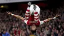 Arsenal unggul 1-0 lebih dahulu saat laga berjalan 8 menit. Pierre-Emerick Aubameyang berhasil memanfaatkan bola buangan yang tak sempurna kiper Crystal Palace, Vicente Guaita hasil tendangan Nicolas Pepe. (PA via AP/Adam Davy)