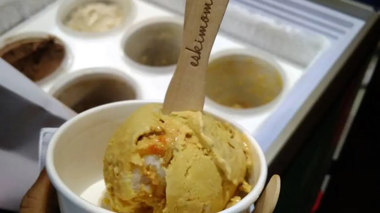 Nikmatnya Terlalu Realistis, Es Krim Nasi Uduk ini Buat Ketagihan