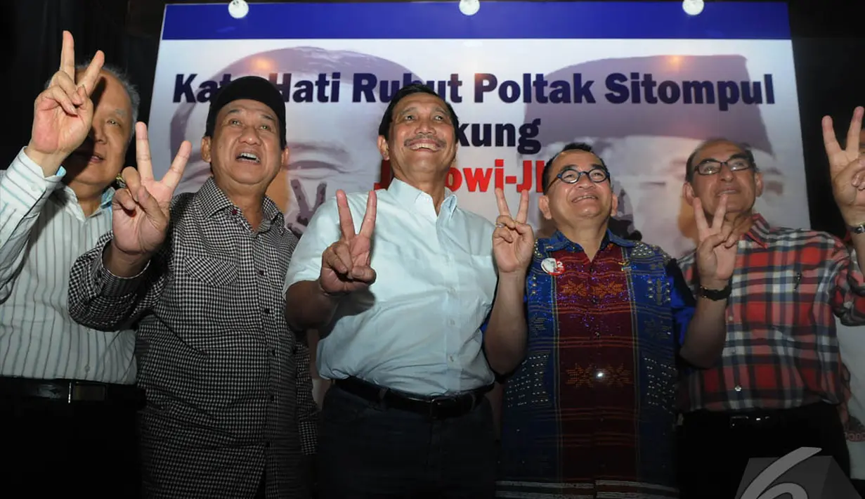 Keputusannya itu diambil setelah menjalin komunikasi dengan sejumlah orang utusan Jokowi, seperti Sekjen PDIP Tjahjo Kumolo, Wasekjen PDI-P Hasto Kristyanto, dan anggota tim sukses Jokowi-JK, Luhut Panjaitan, (Liputan6.com/Herman Zakharia)