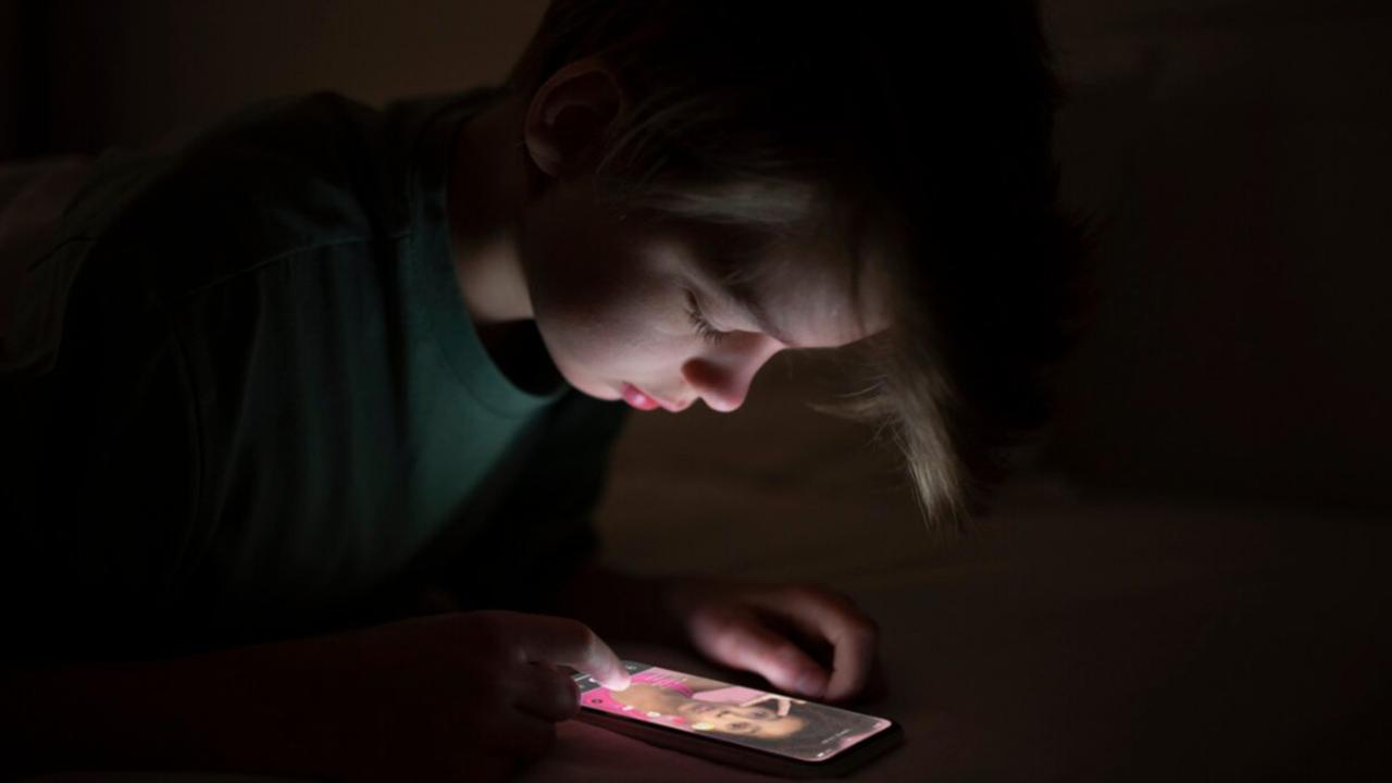 Layar yang Menyisakan Luka, Menggali Keterkaitan Antara Gadget dan Kesehatan Mental Anak