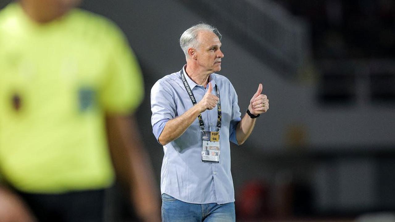 Pelatih Arema FC memberikan apresiasi kepada Timnas Indonesia.