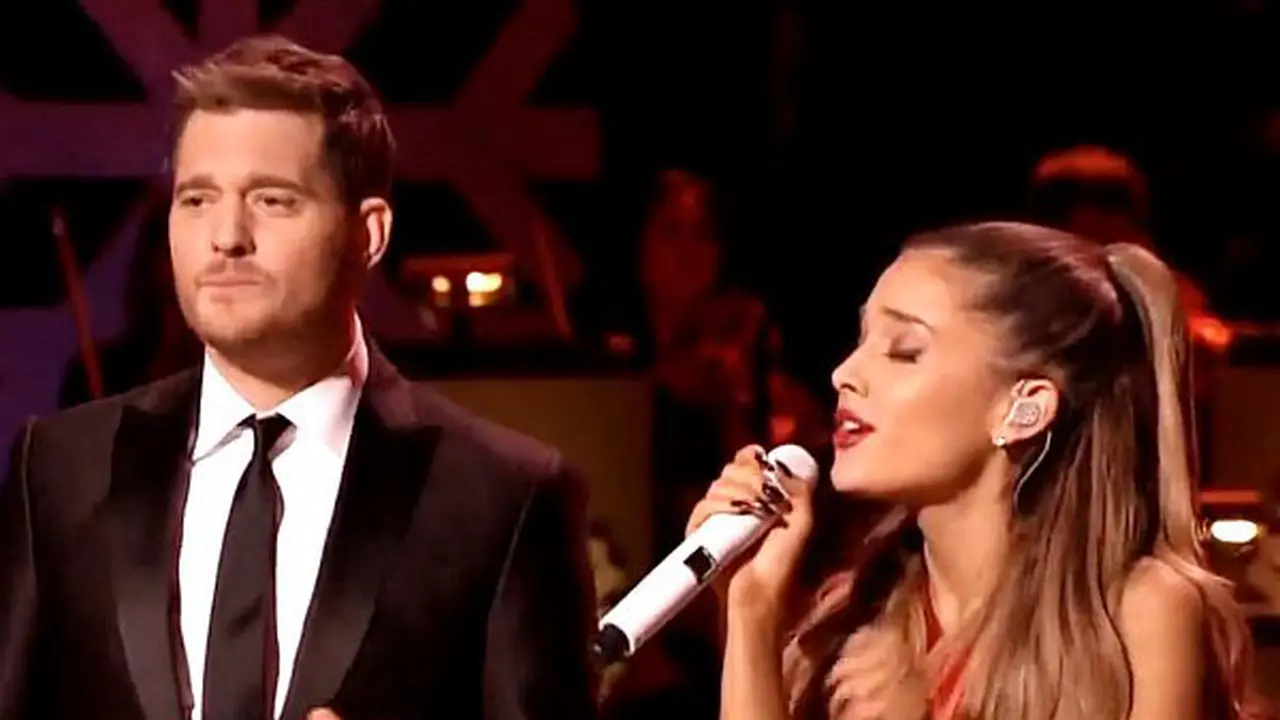 Keindahan Melodi Michael Buble dan Ariana Grande di Konser Natal