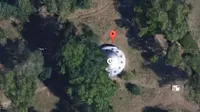 Seorang pengguna Google Maps melihat sesuatu yang tampak seperti pesawat luar angkasa yang diparkir dan posisinya tetapi tidak terlalu tersembunyi di Rumania (Google Maps)