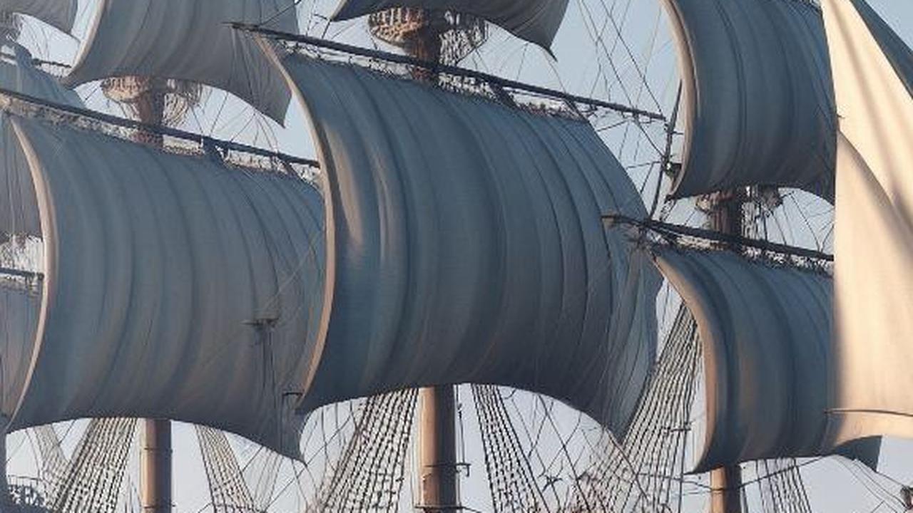 Tujuan pembuatan kapal ini adalah untuk mengangkut rempah-rempah dan barang-barang lain dari Hindia Timur Belanda ke Belanda. Kapal ini memiliki panjang 45,3 meter, lebar 10,19 meter, dan berat 600 ton. Kapal ini juga dilengkapi dengan setidaknya 28 meria