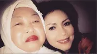 Kristina bersama ibundanya, Dariyah (Instagram/@kristinadangdut)