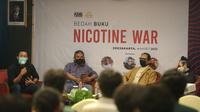 bedah buku Nicotine War: Membedah Siasat Korporasi Farmasi Jualan Nikotin, di UC UGM, Jumat (4/3/2022).