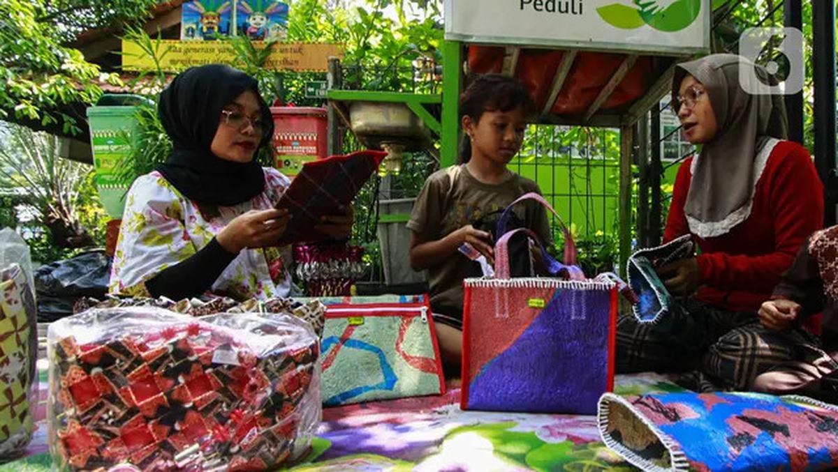 Ubah Paradigma Masyarakat Lewat Bank Sampah