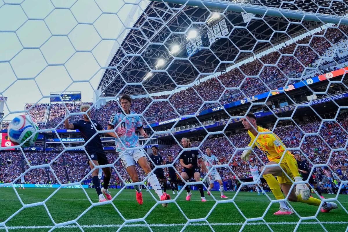 FOTO: Amerika Serikat Tersingkir Belgia Tantang Spanyol di Perempat Final