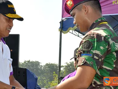 Citizen6, Surabaya: Kegiatan ini diisi dengan olahraga senam, jalan sehat keliling Ksatrian dan di akhiri acara ramah tamah. Dilanjutkan dengan emberian hadiah kepada Atlit Bisam Marwiltim ke 10 TA.2012. (Pengirim: Budi Abdillah)