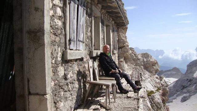 6 Potret Rumah Bekas Markas Perang, Berada di Dalam Gunung Batu