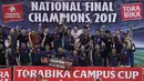 Pemain UMM melakukan selebrasi usai menjuarai Torabika Campus Cup 2017 di Stadion Cakrawala, Malang, Kamis (23/11/2017). UMM menang WO atas UPI. (Bola.com/M Iqbal Ichsan)
