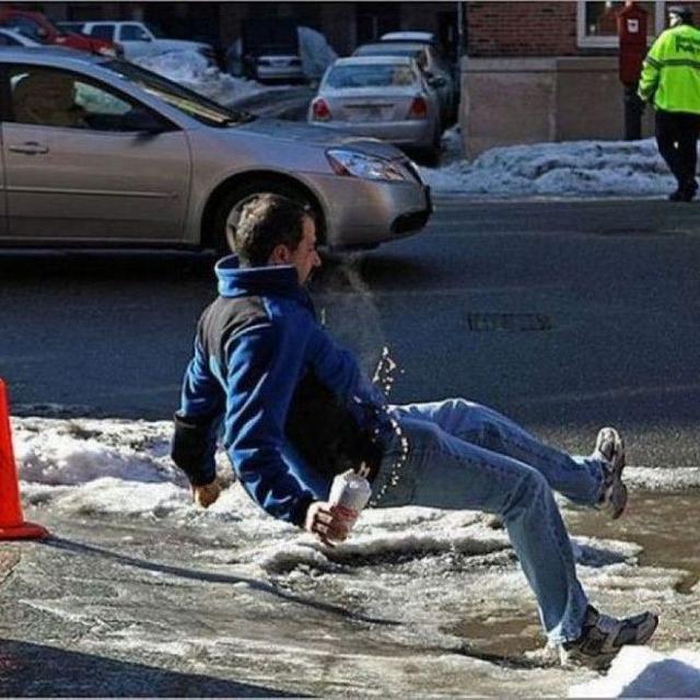 7 Potret Orang Saat Alami Momen Apes, Ekspresinya Kocak