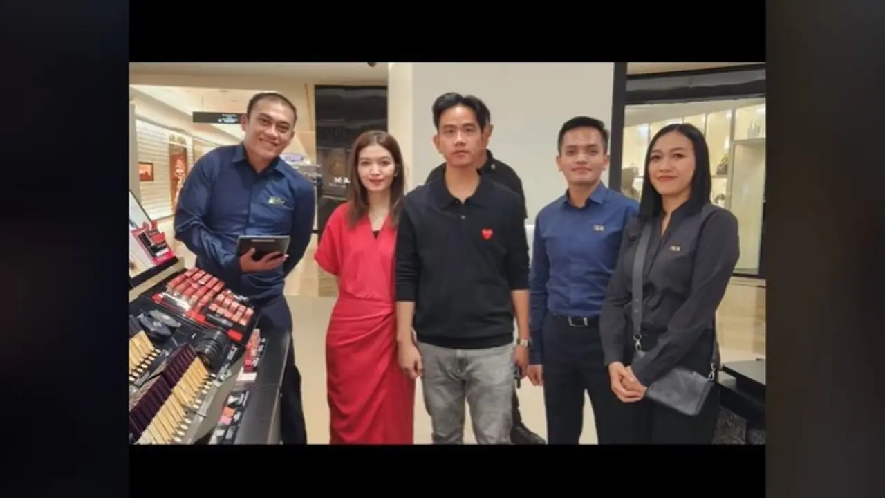 Temani Selvi Ananda Belanja di Mal. Rambut Gibran Rakabuming Disebut Mirip Yusril Ihza Mahendra.  foto: TikTok @jesanginting