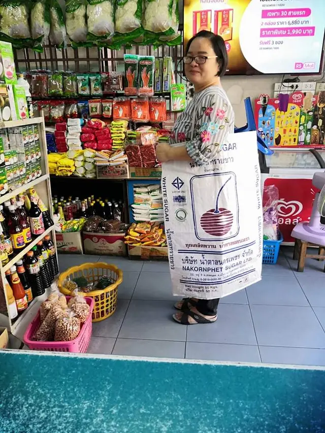 Cara unik orang Thailand hindari penggunaan plastik