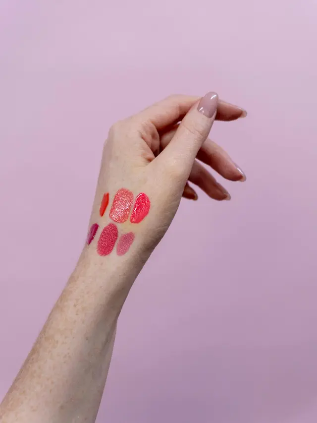 Pahami 4 Tips Ini Sebelum Memilih Shade Lipstik, Ciptakan Tampilan Bibir yang Merona Maksimal