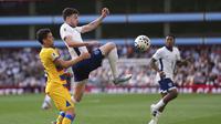 Declan Rice (Inggris) menendang bola di laga Inggris vs Andorra Kualifikasi Piala Dunia Grup K di Villa Park stadium, Birmingham, 6 September 2025. (AP Photo/Dave Shopland)