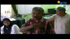Orangtua murid menggelar protes lantaran anaknya tidak masuk dalam daftar siswa yang diterima PPDB SMP 1 Dringu, Probolinggo, Jawa Timur.