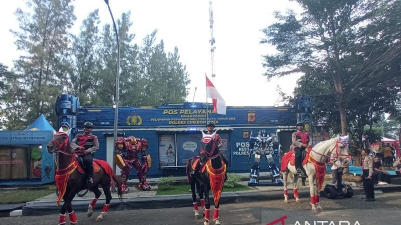 Patroli Berkuda Polres Cirebon Kota Hibur dan Amankan Pemudik di Rest Area Tol Palikanci
