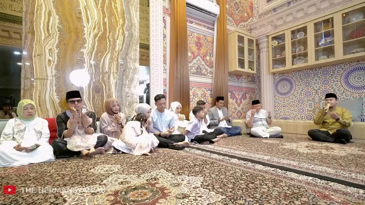 Mengusung Konsep Open Space, Intip Interior Ruang Tengah di Rumah Ashanty dan Anang Hermansyah