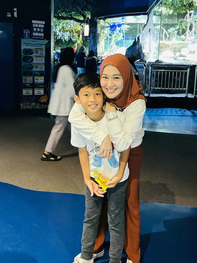 6 Momen Okie Agustina dan Gunawan Dwi Cahyo Temani Anak Liburan Usai Bercerai