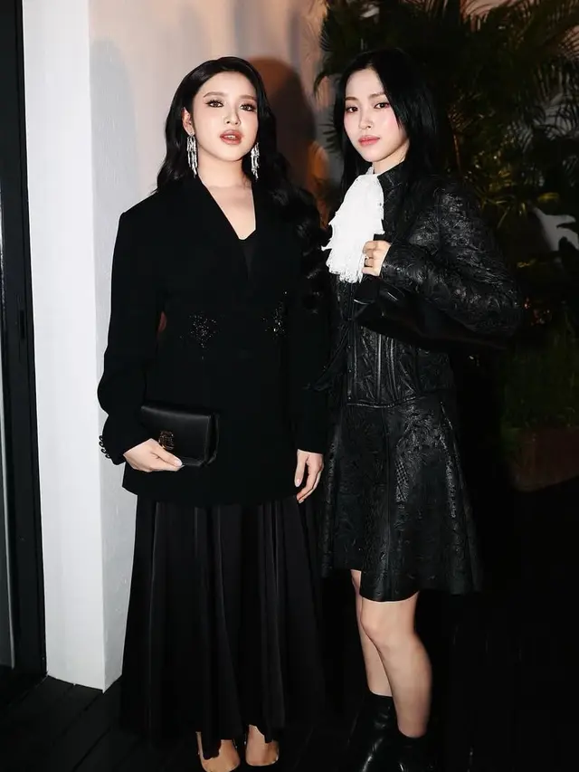 Idol Ryujin ITZY tampil dengan leather. [@tiaraandini]