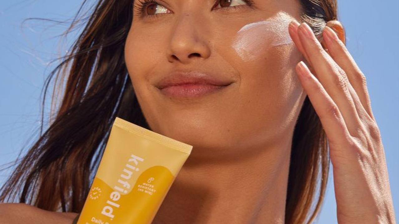 Punya Kulit Berjerawat? Simak Urutan Skincare Malam yang Paling Efektif untuk Hasil Maksimal