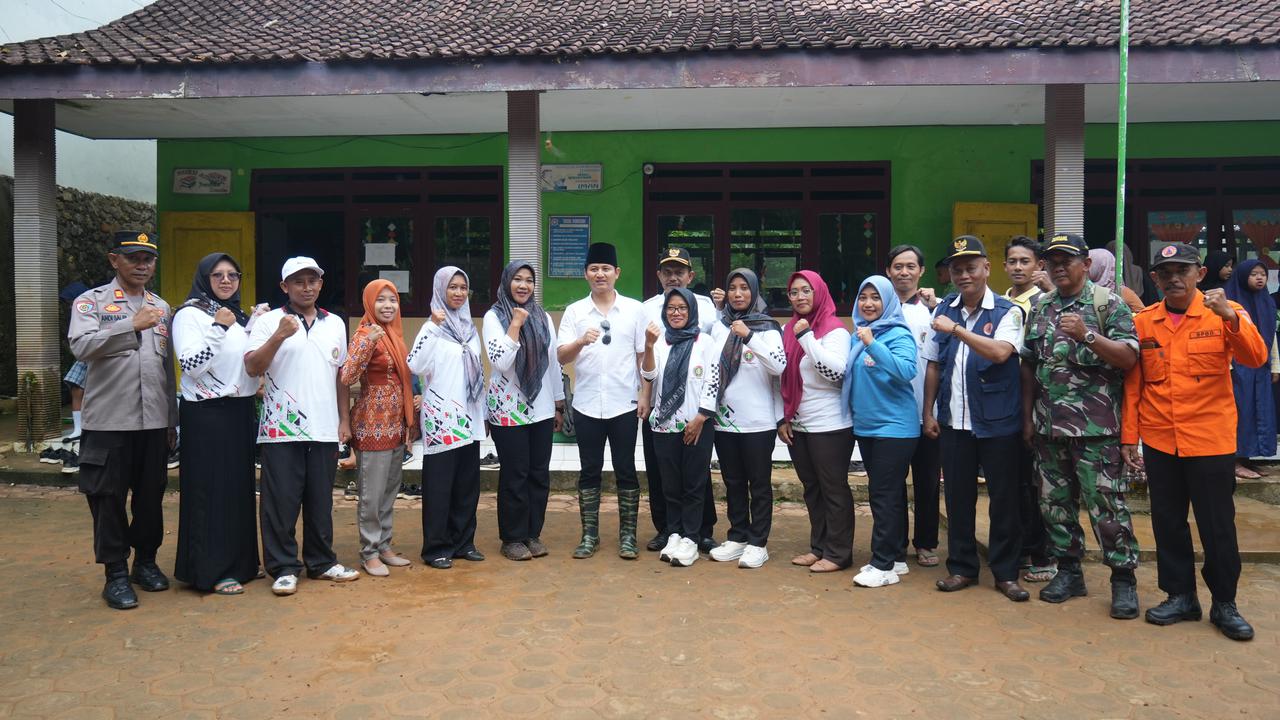 Tinjau Lokasi, Bupati Nur Arifin Pastikan Bencana di Kecamatan Panggul Tertangani Dengan Baik