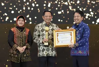 Kemendagri meraih penghargaan kategori kementerian dalam Anugerah Hari Statistik Nasional 2026 yang digelar di The Grand Platinum Hotel, Jakarta, Sabtu (26/9/2026) malam.