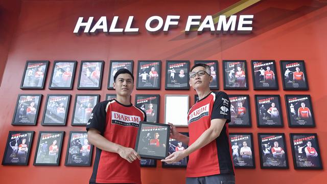 Shesar Hiren Rhustavito