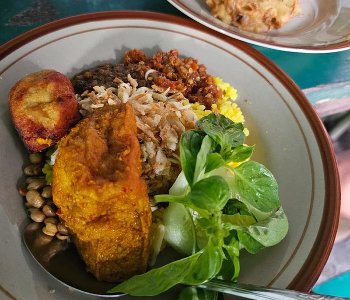 Nasi kuning di Bandung