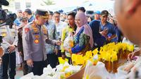 Kapolri Jenderal Listyo Sigit Prabowo meninjau Gerakan Pangan Murah (GPM) dan bakti kesehatan di Polda Kalimantan Selatan (Istimewa)