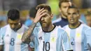 Ekspresi pemain Argentina, Lionel Messi saat timnya ditahan Peru pada laga Kualifikasi Piala Dunia 2018 di Buenos Aires, (5/10/2017). Argentina bermain imbang 0-0 lawan Peru. (AFP/Eitan Abramovich)