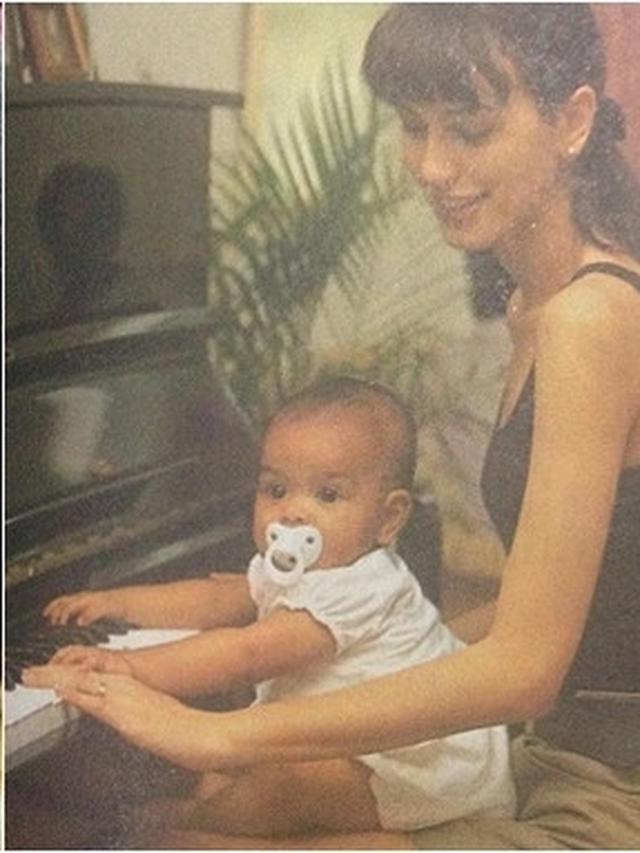 Potret Jadul Eva Celia Dengan Sophia Latjuba