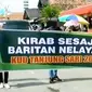 Ratusan nelayan di Pemalang menggelar tradisi larung sesaji.