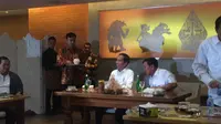 Presiden terpilih Joko Widodo atau dan capres Prabowo Subianto makan siang bersama di FX Sudirman, Sabtu (13/7/2019). (Liputan6.com/ Lizsa Egeham)